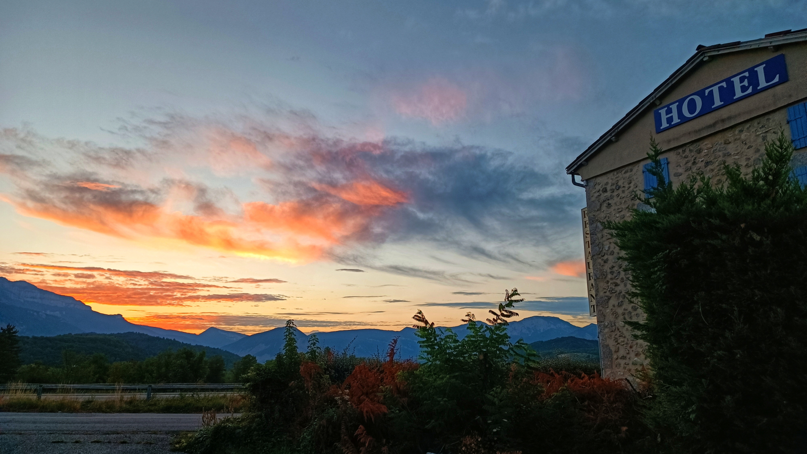 Extérieur au coucher du soleil