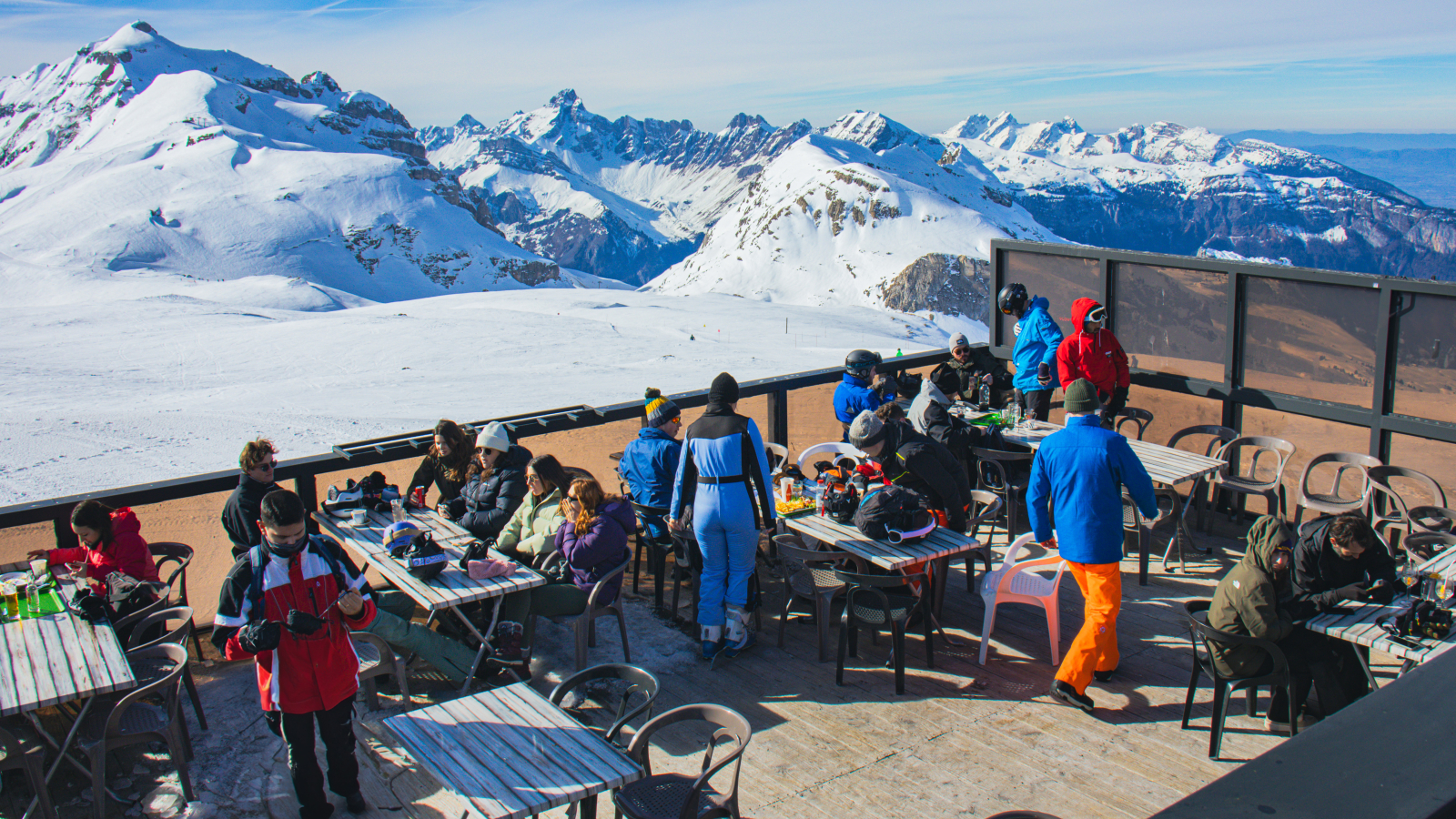 La deuxième terrasse située en contrebas de la terrasse principale