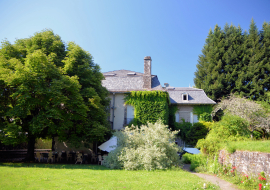 terrasse ombragée et une partie du parc