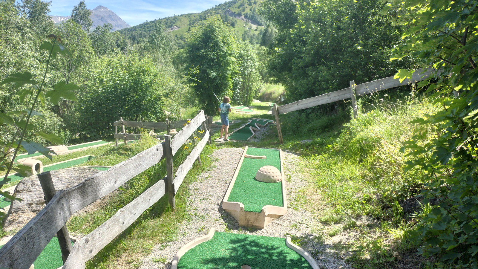 Mini-golf