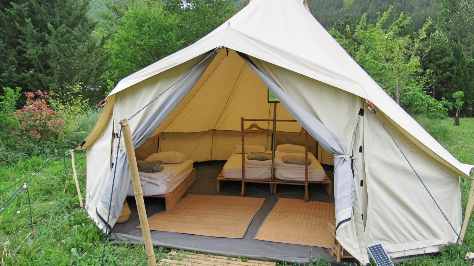 Intérieur tente lodge