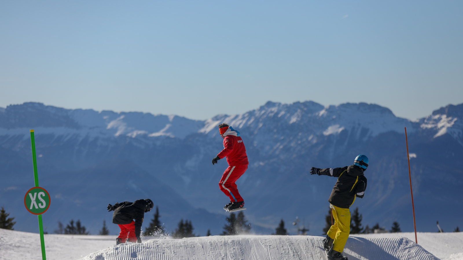 ESF Chamrousse snowboard lesson photo