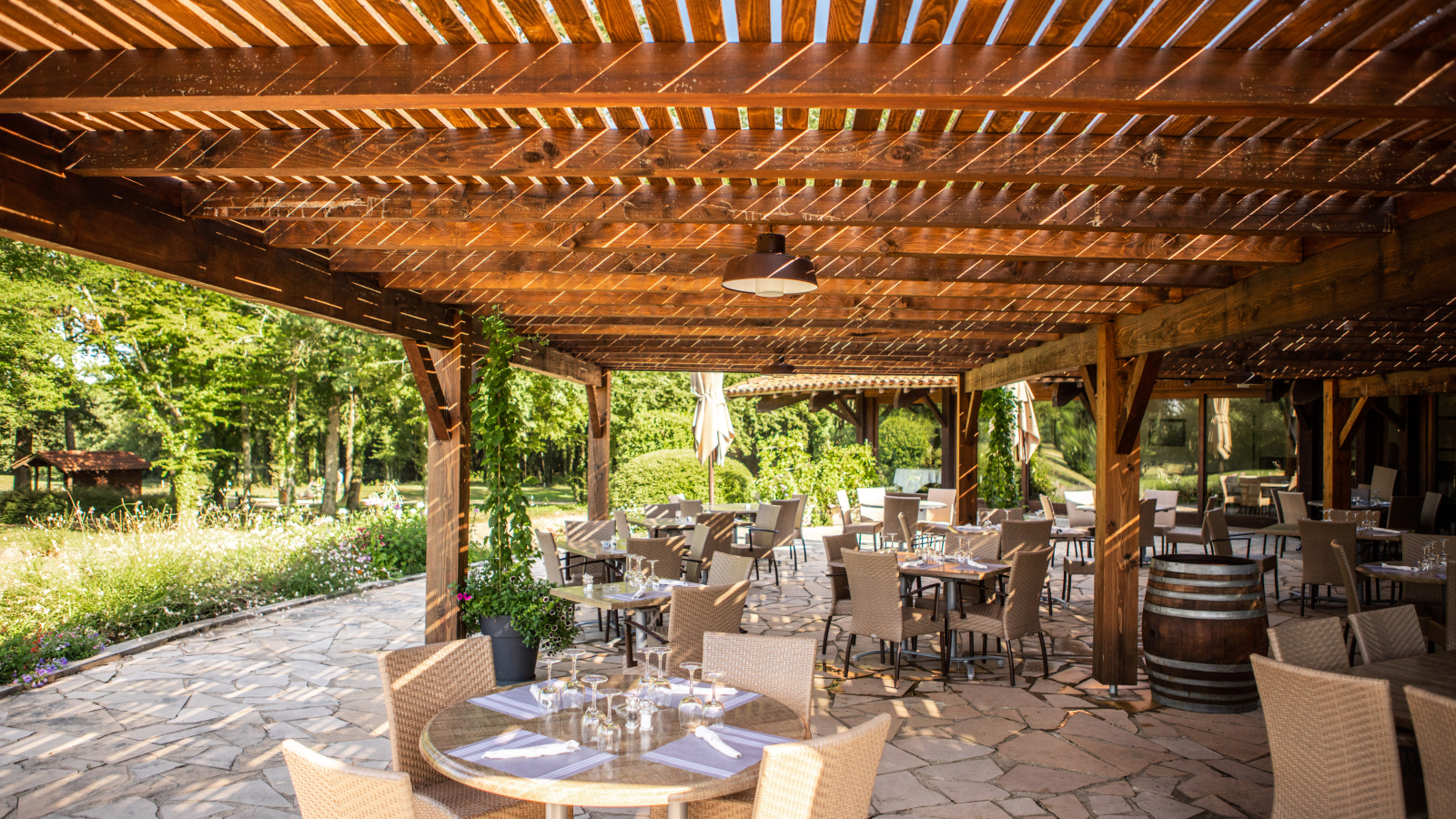 Terrasse devant le parcours