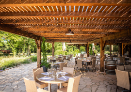 Terrasse devant le parcours