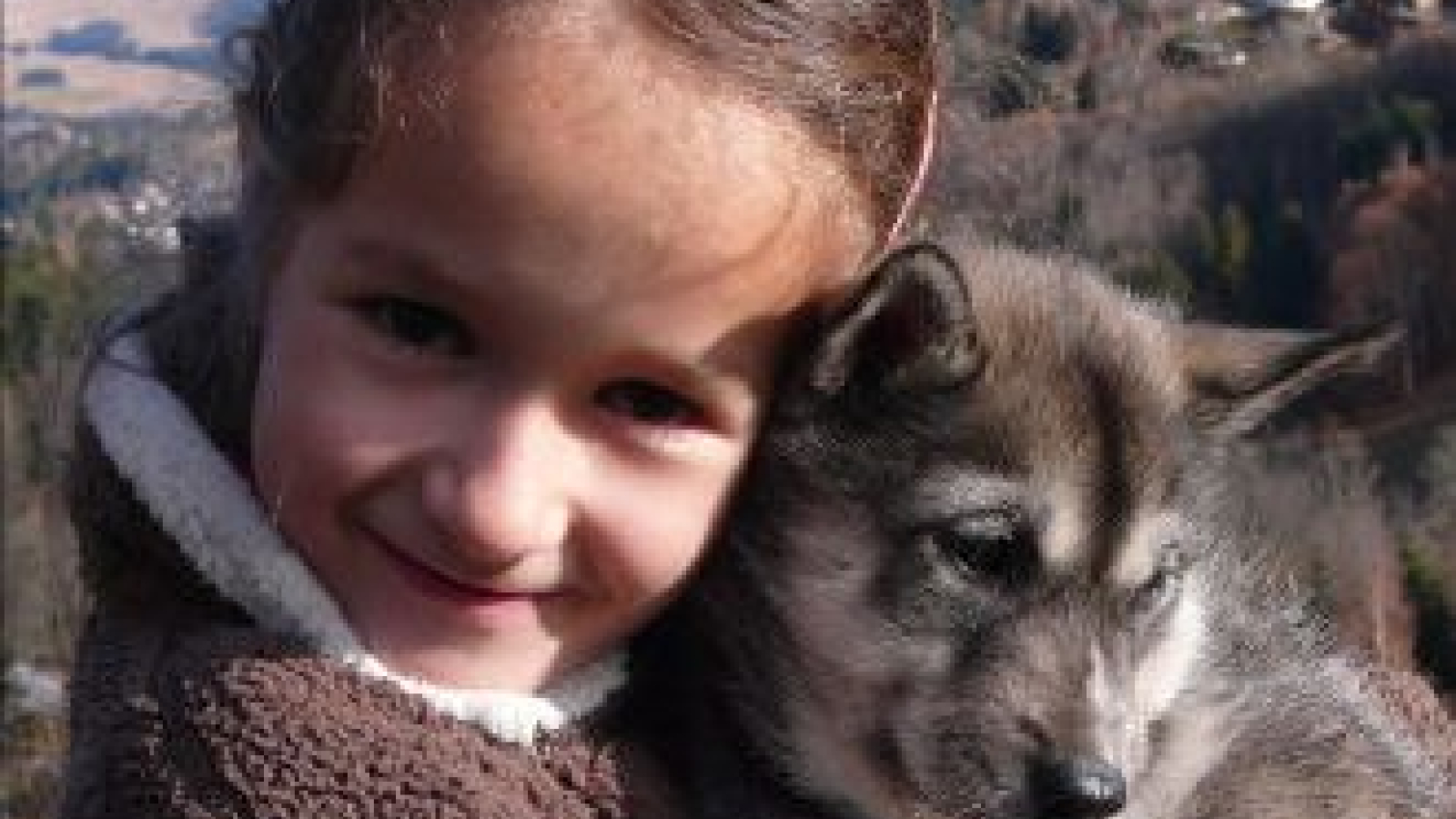 enfant avec chiot