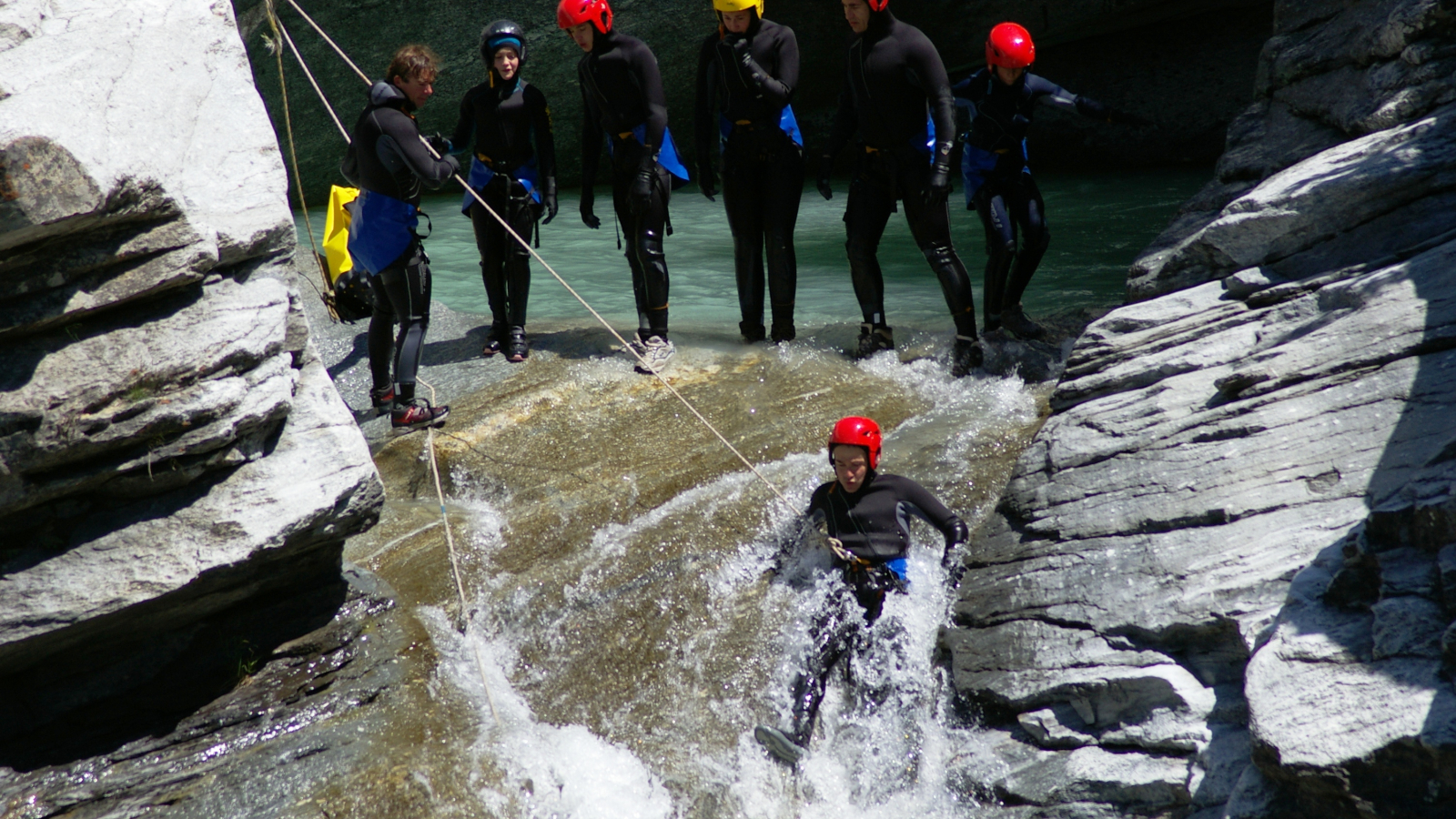 People in the Ecot canyon