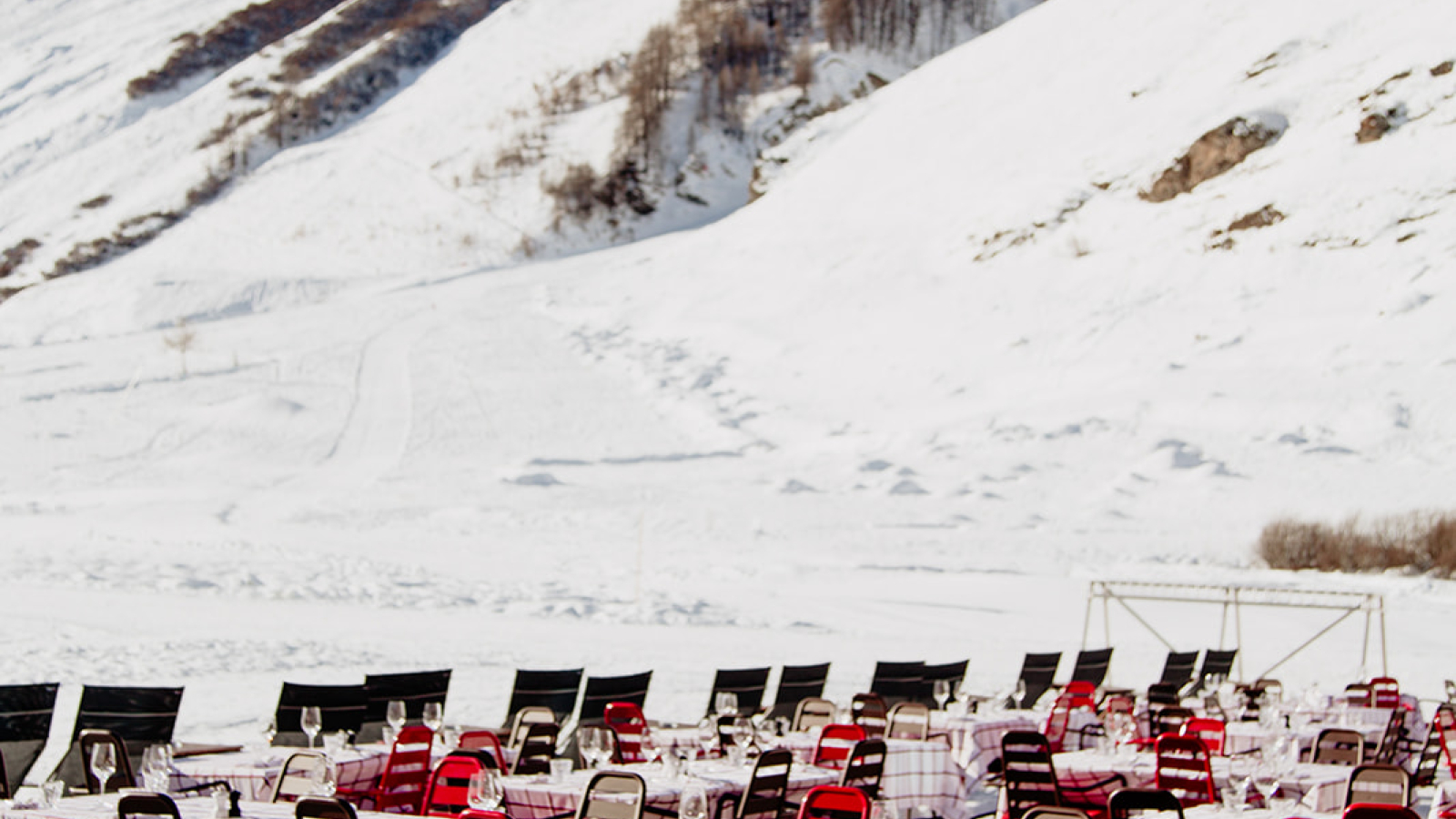 Terrasse du restaurant le Relais en hiver à Val d'Isère