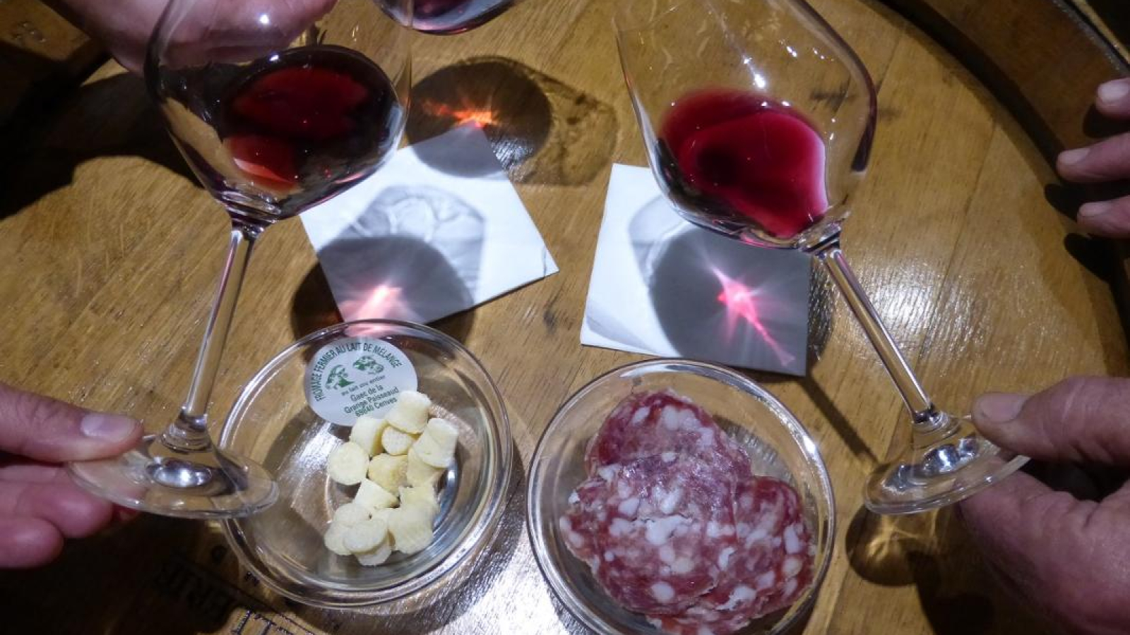 Gîte 'Chez le Vigneron' à Ternand (Rhône - Beaujolais Pierres Dorées) : séance dégustation.