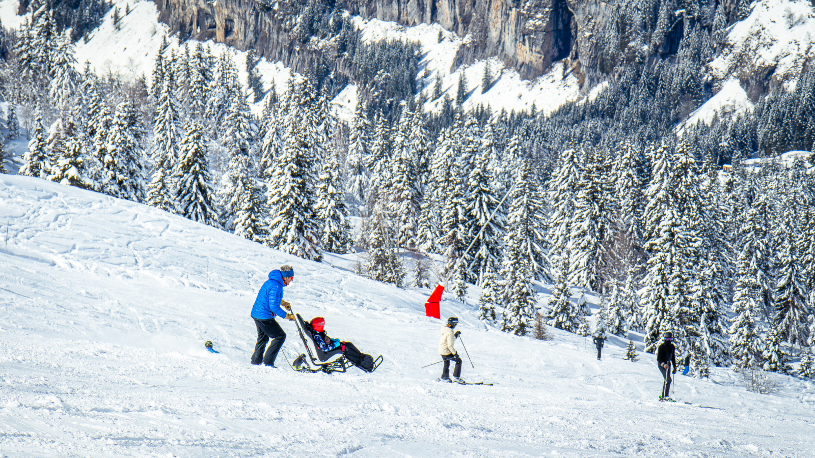 Tandem handiskiing on the slopes of Flaine