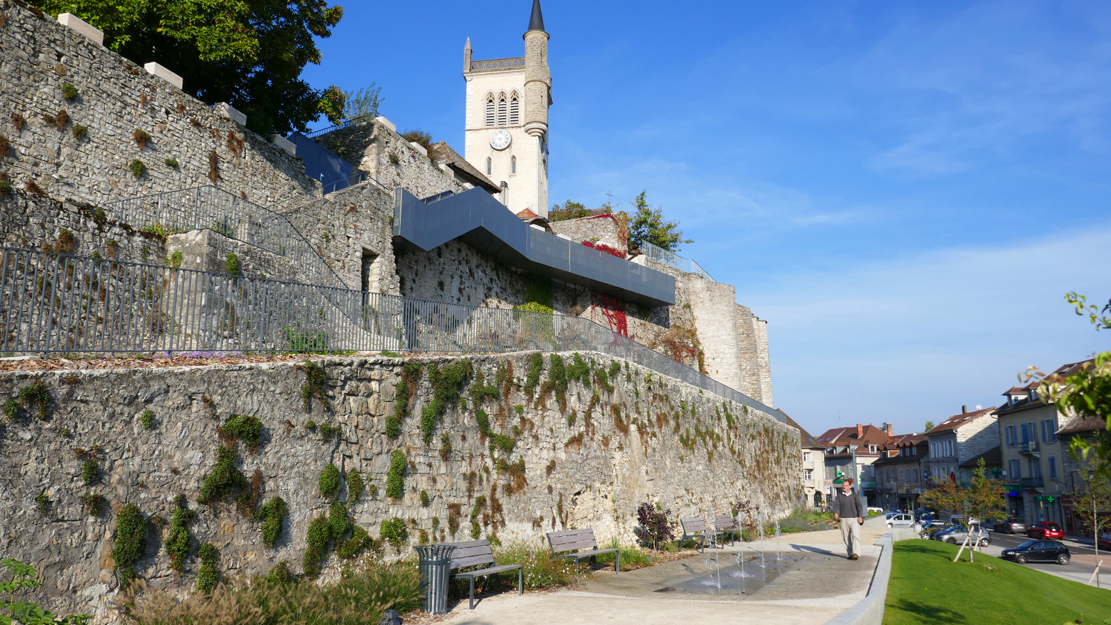 Vue sur la passerelle de Morestel, cité des peintres - Balcons du Dauphiné - Nord-Isère - à moins d'une heure de Lyon