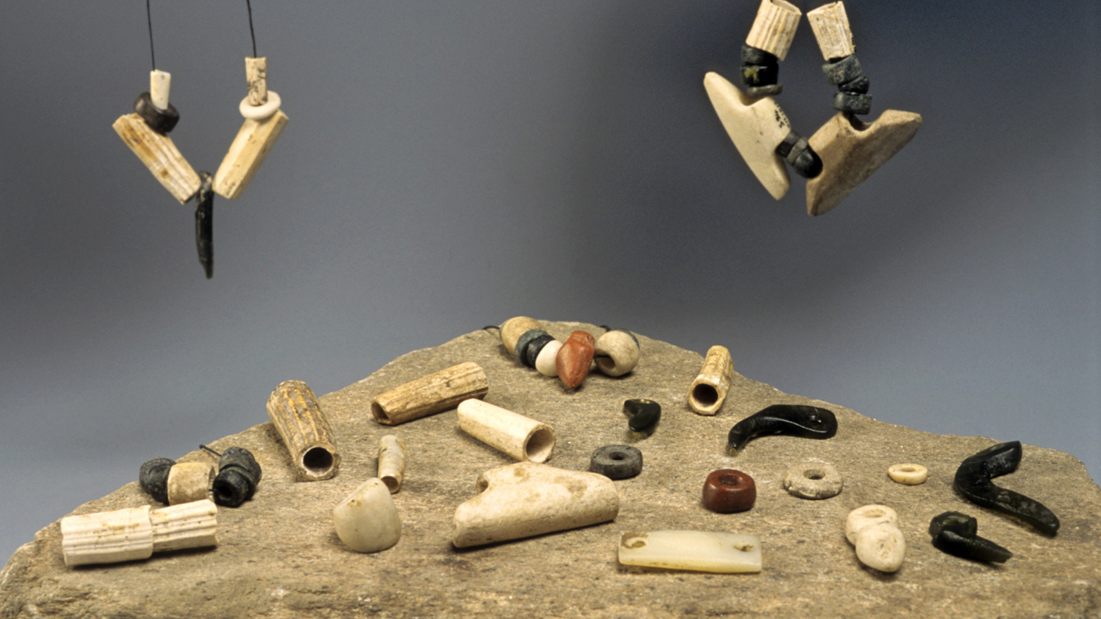 Create your prehistoric necklace at the Val Cenis archeology museum