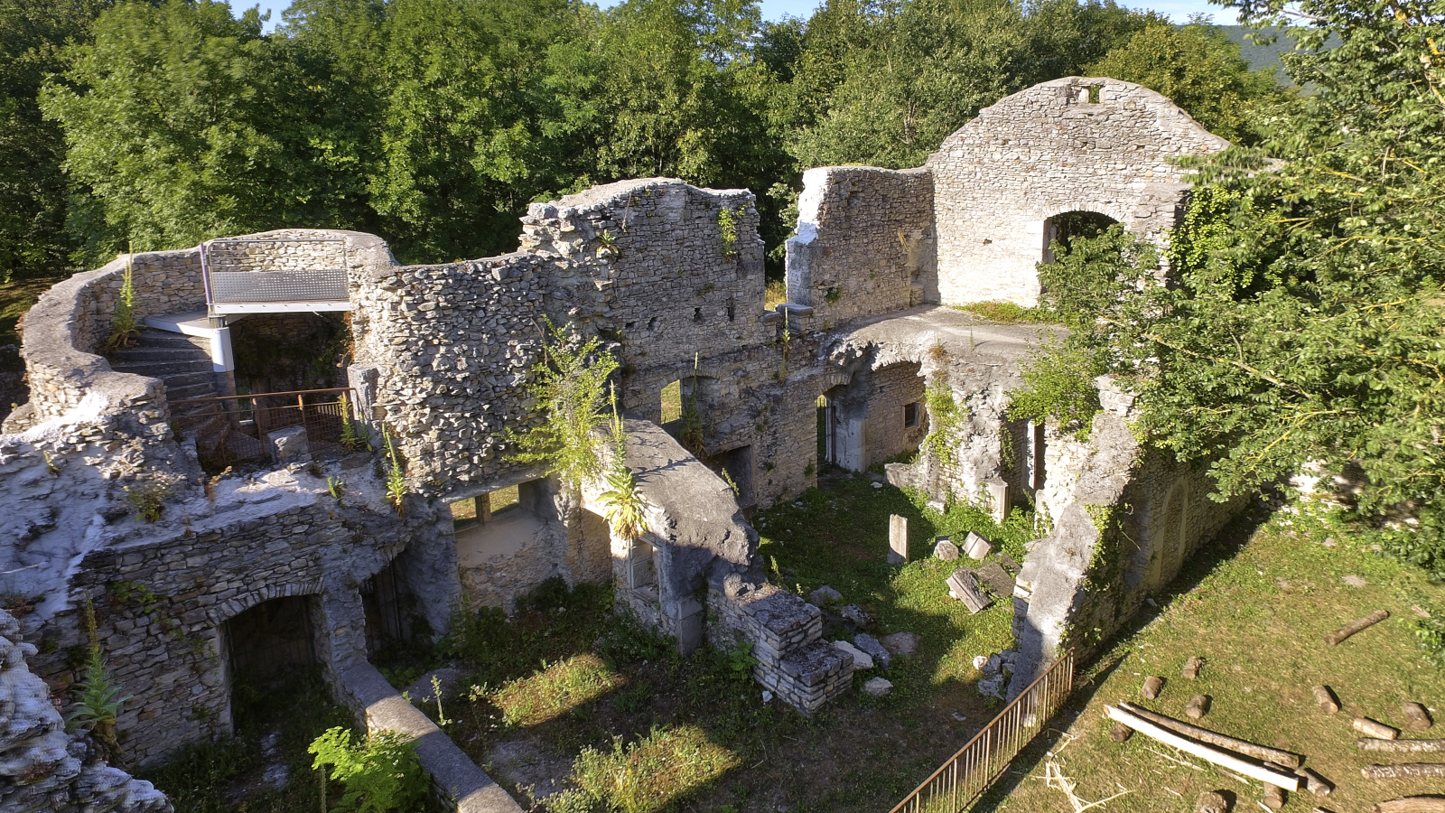 Quirieu, site médiéval - Quirieu, la cité endormie - Bouvesse-Quirieu - Balcons du Dauphiné - Nord-Isère - à moins d'une heure de Lyon